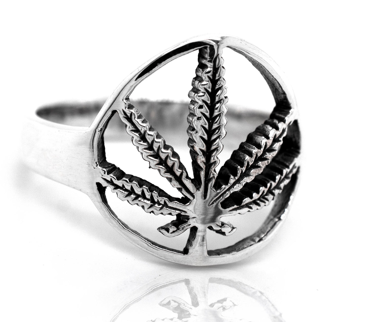 
                  
                    Embrace the stoner vibes of the flower power era with the stylish Outlined Mary Jane Leaf Rings, delicately crafted in silver.
                  
                