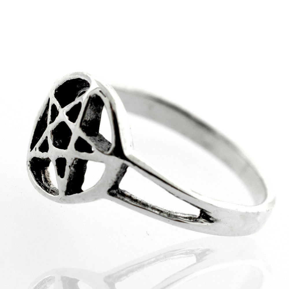 
                  
                    A Silver Pentagram Ring.
                  
                