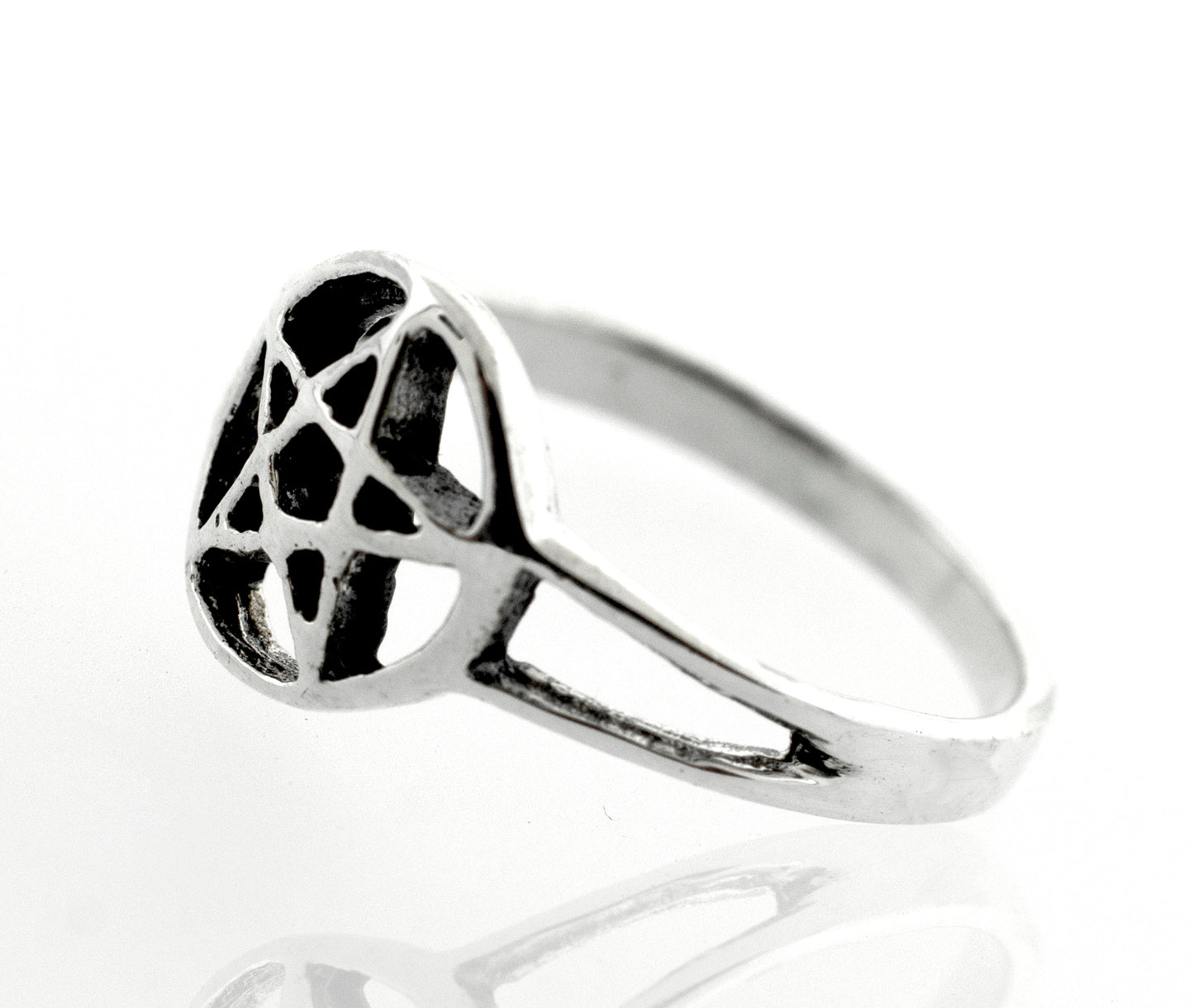 
                  
                    A Silver Pentagram Ring.
                  
                