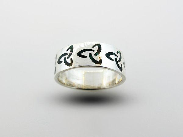 A Super Silver Celtic Trinity Knot Thick Band Ring.