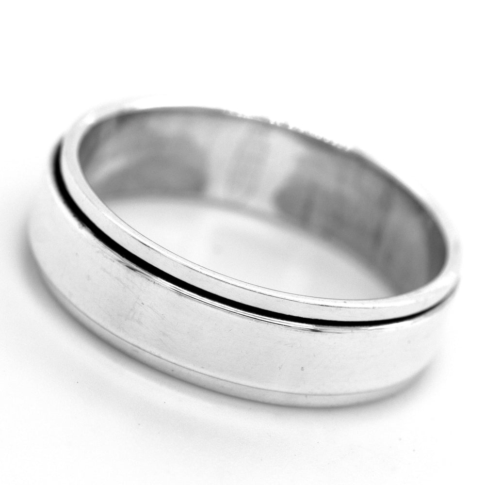 A minimalist Men's Silver Spinner Ring with a black band.