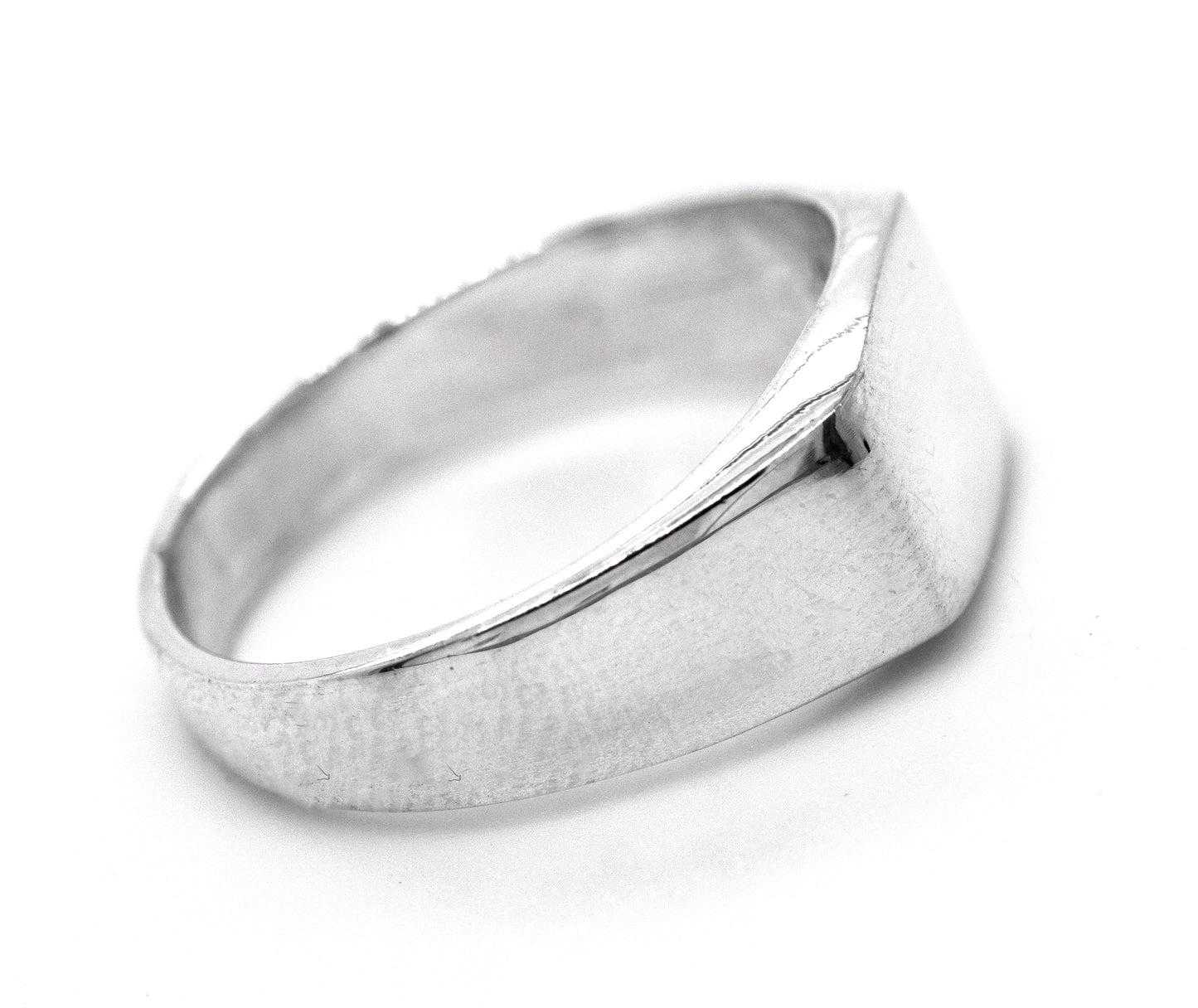 
                  
                    A rectangular signet ring on a white background.
                  
                