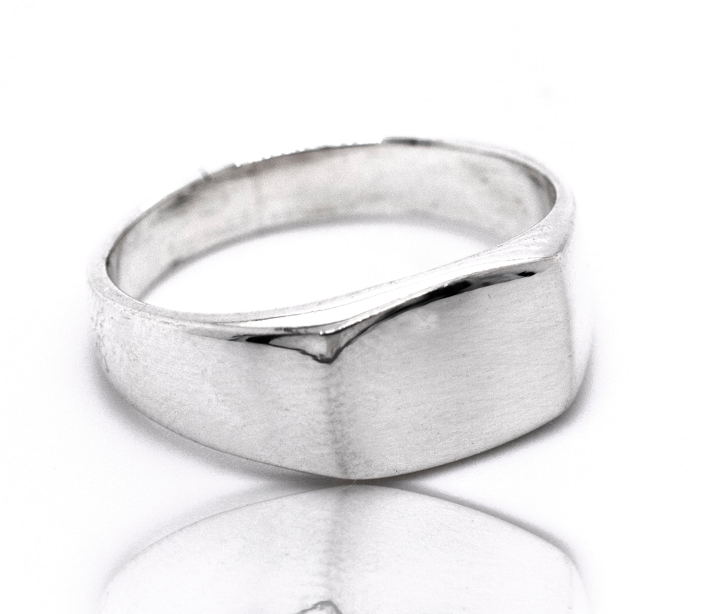 
                  
                    A rectangular signet ring with an engraving on a white surface.
                  
                