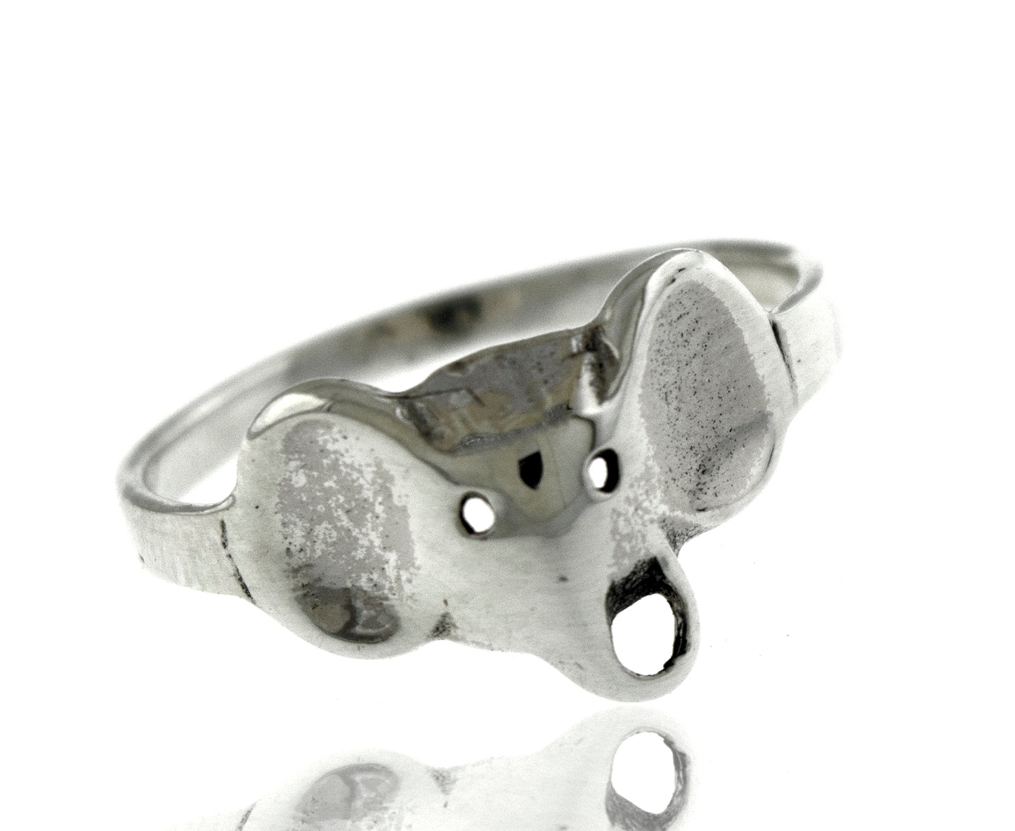 
                  
                    An elegant midi ring, the Simple Elephant Head Ring from Super Silver, features a simple design with an elephant head.
                  
                