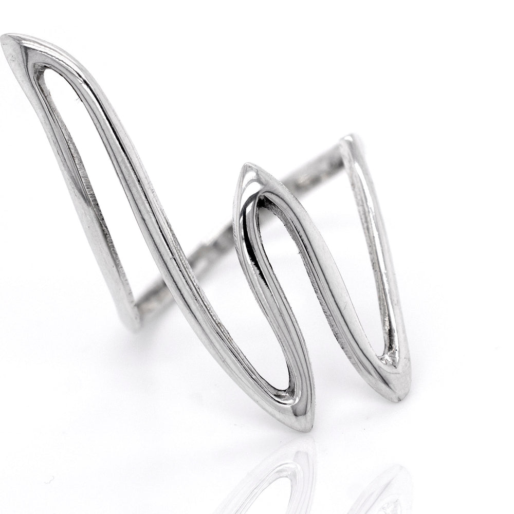 A Super Silver Large Squiggle Pattern Ring that perfectly complements the natural contours of your finger.