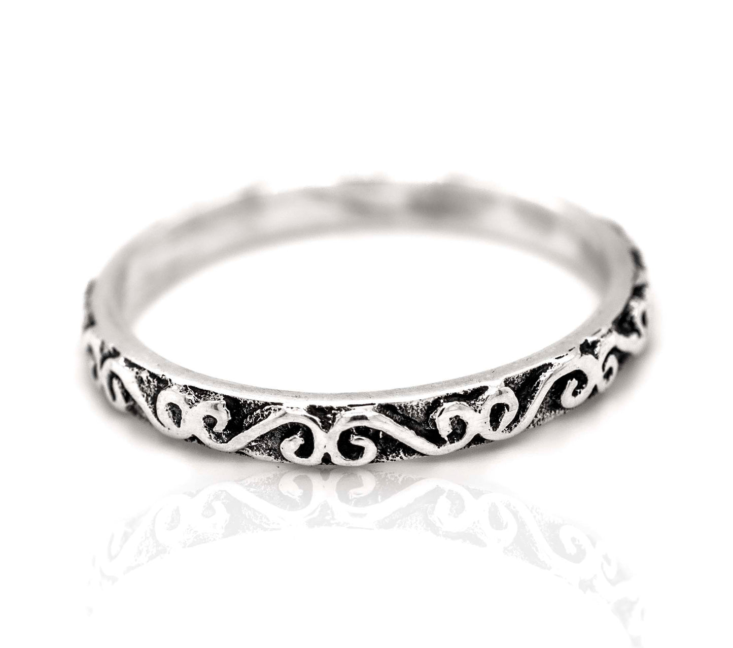 A Super Silver Simple Band With Swirl Design.