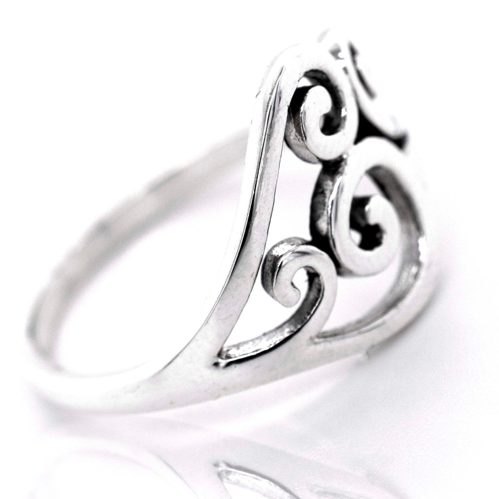 
                  
                    This Super Silver Simple Swirl Design Ring features a captivating swirl design, perfect for everyday wear.
                  
                