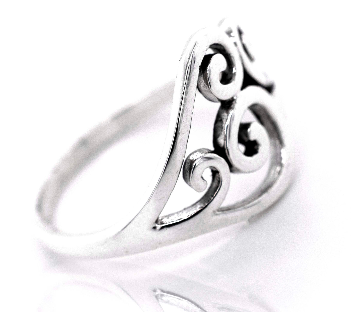 
                  
                    This Super Silver Simple Swirl Design Ring features a captivating swirl design, perfect for everyday wear.
                  
                
