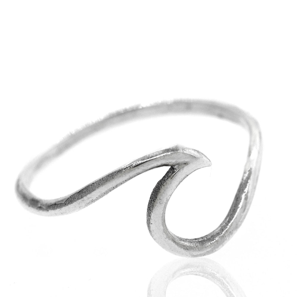 A Smooth Crashing Wire Wave Ring.