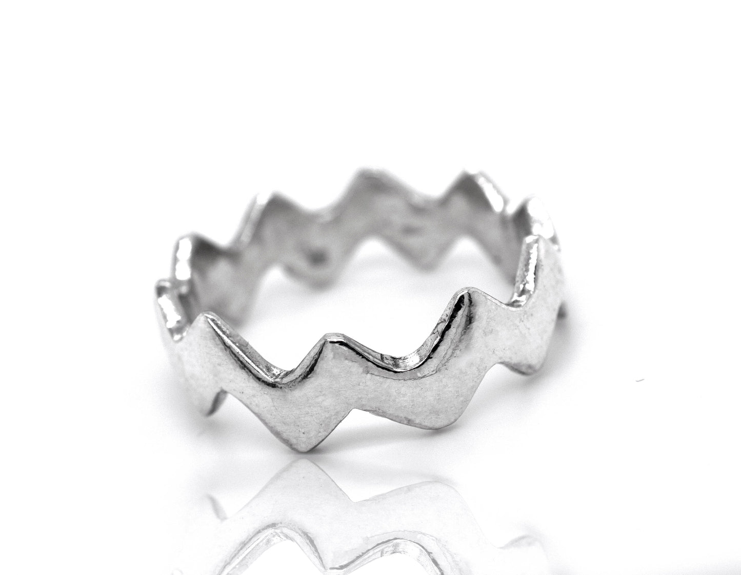 A durable and stylish Modern Zig-Zag Ring.